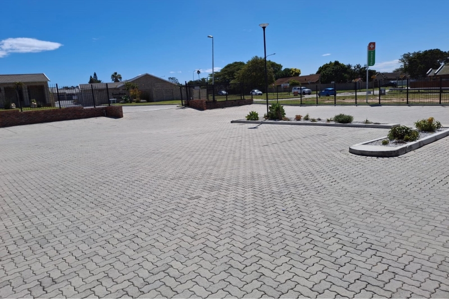 To Let commercial Property for Rent in Sherwood Eastern Cape